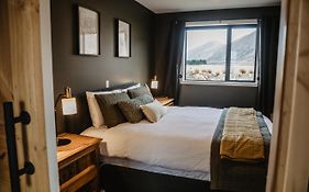 Peak View Cabin - Ben Ohau - Stylish Seclusion